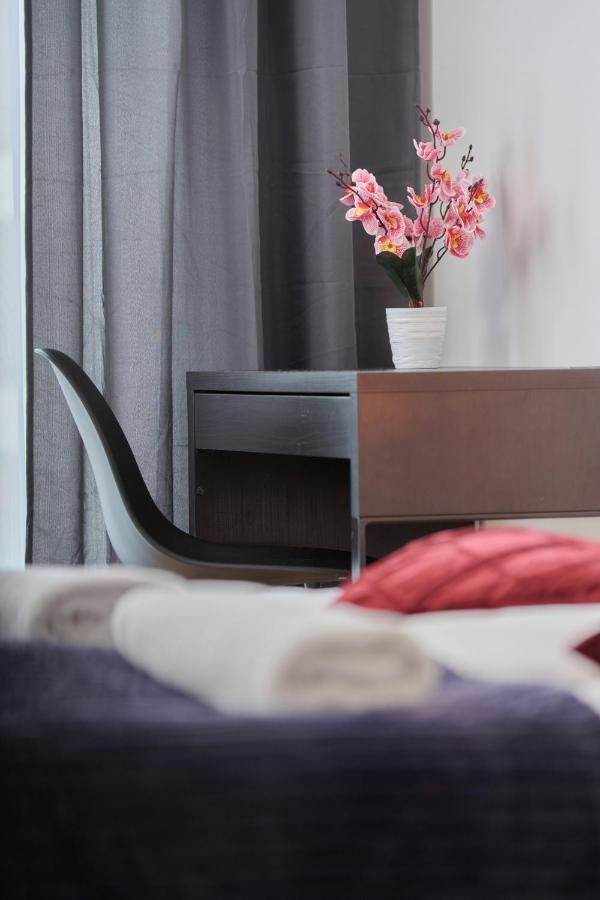 Apartment With 2 Bedrooms & Parking Wroclaw By Noclegi Renters Dış mekan fotoğraf