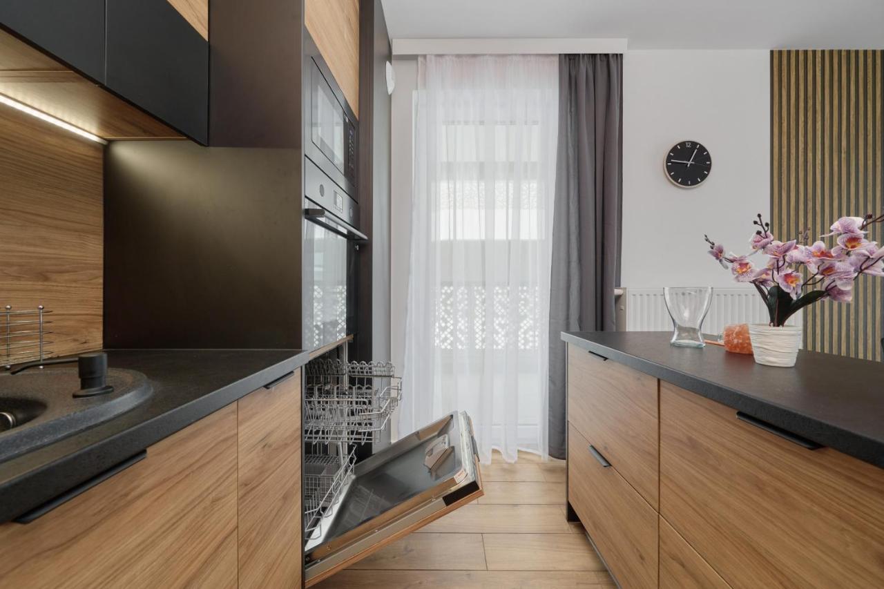 Apartment With 2 Bedrooms & Parking Wroclaw By Noclegi Renters Dış mekan fotoğraf